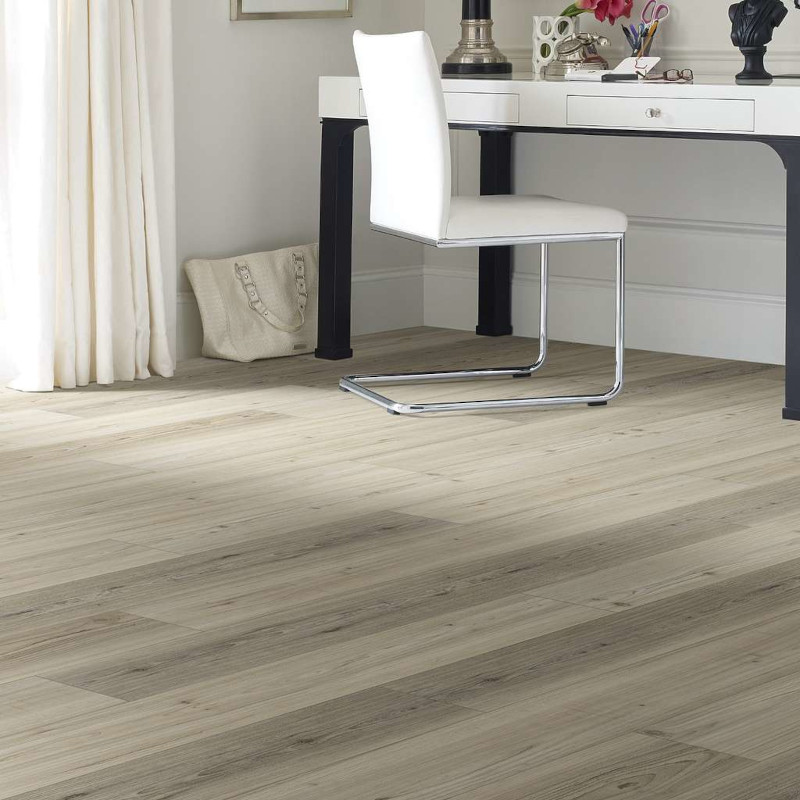 Distinction Plus - Light Pine